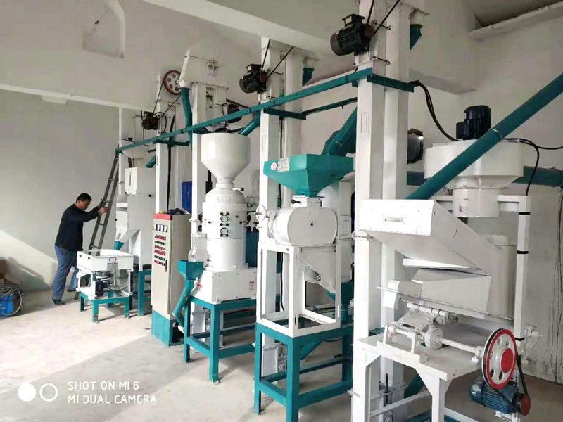 遼寧朝陽18噸小米成套加工設備安裝完畢