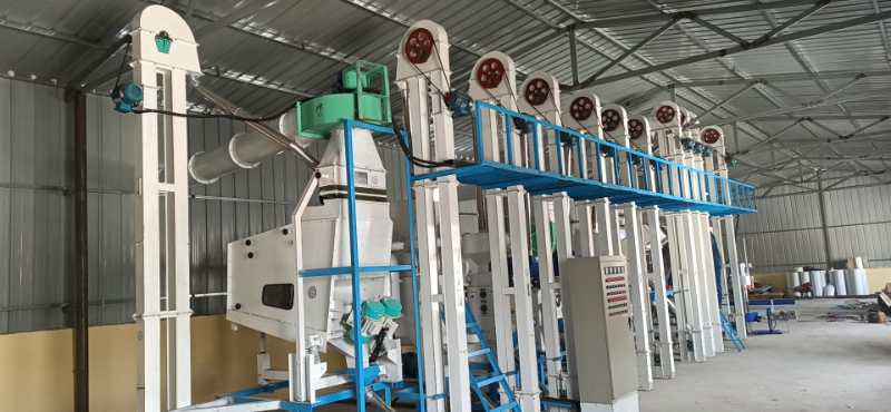 遼寧朝陽建平NZJ15噸小米成套加工設備安裝調試完畢